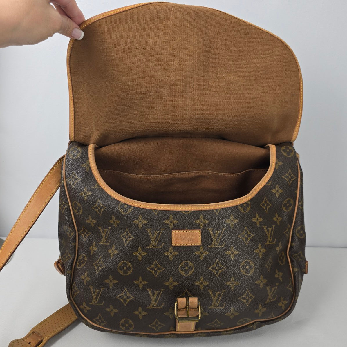 Louis Vuitton Saumur 35 Monogram Large Shoulder Crossbody Purse