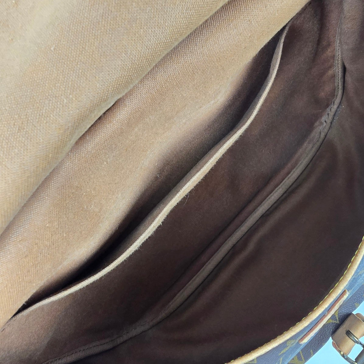 Louis Vuitton Saumur 35 Monogram Large Shoulder Crossbody Purse
