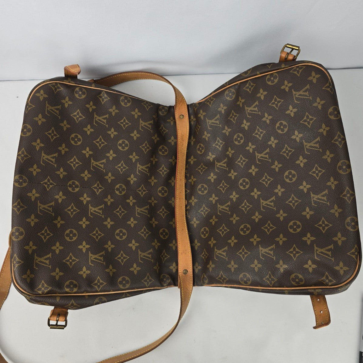 Louis Vuitton Saumur 35 Monogram Large Shoulder Crossbody Purse
