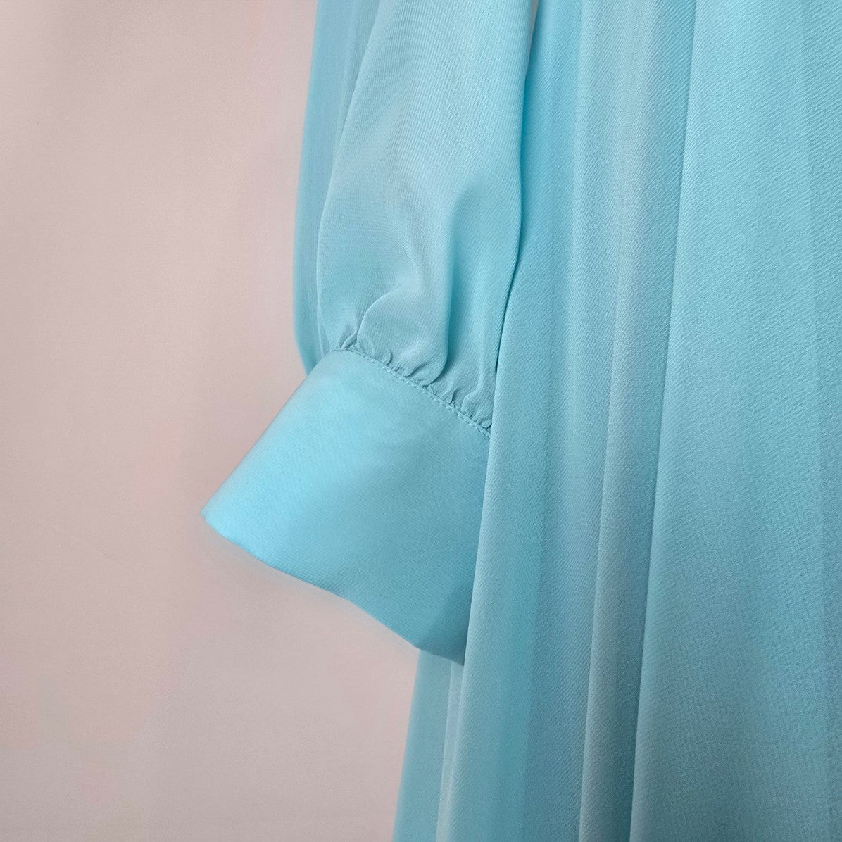 Gather & Gown Blue Long Flowey Sleeve Wrap Gown Size 28 Style Faith