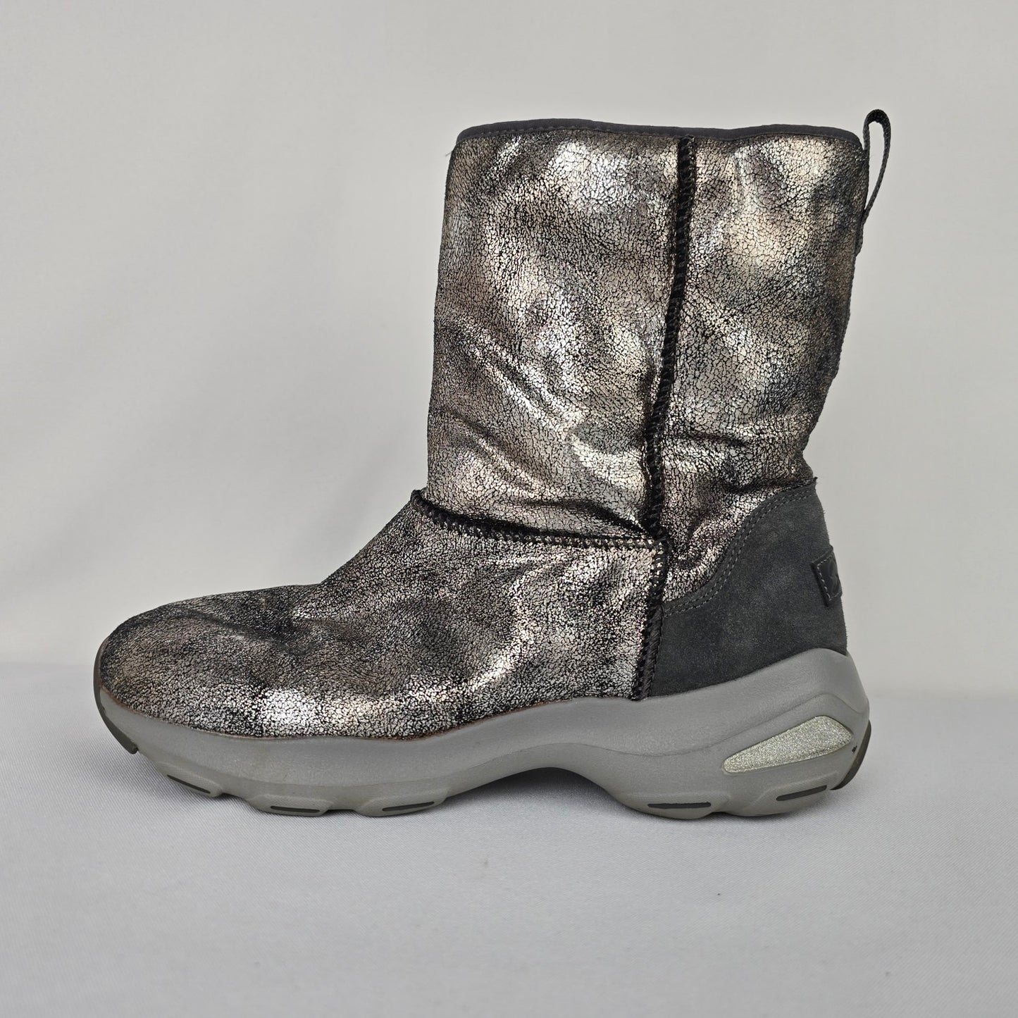 Skechers D'Lites Ultra Silver Metallic Boots Size 8