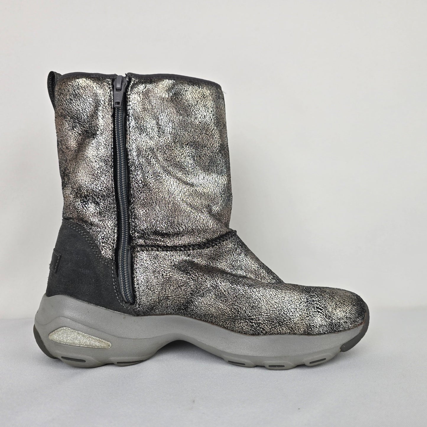 Skechers D'Lites Ultra Silver Metallic Boots Size 8