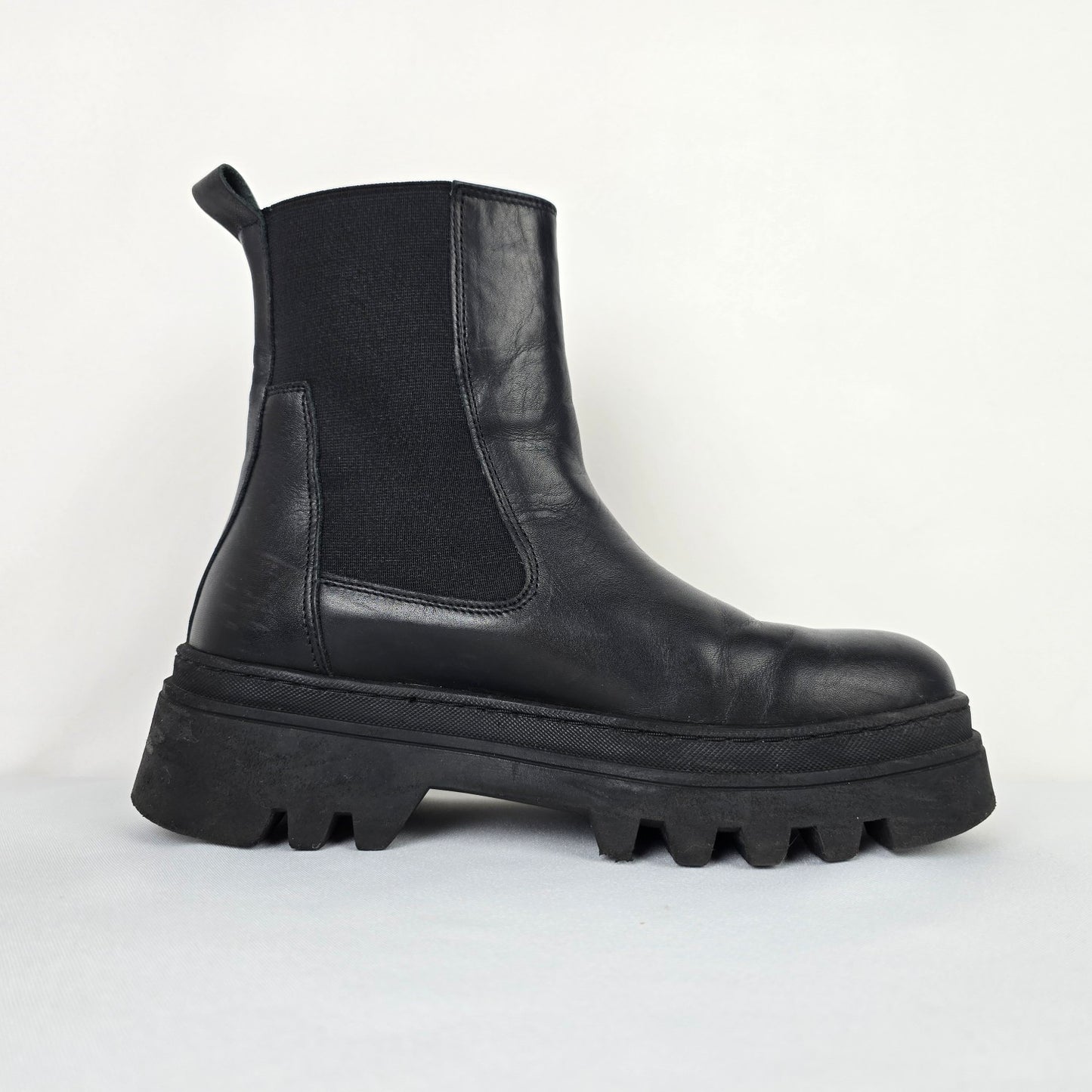 Simons Black Leather Lug Sole Chelsea Boots Size 8