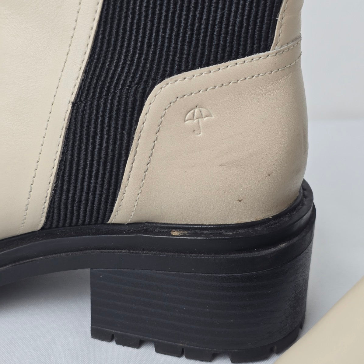 Naturalizer White Leather Lug Ankle Boot Size