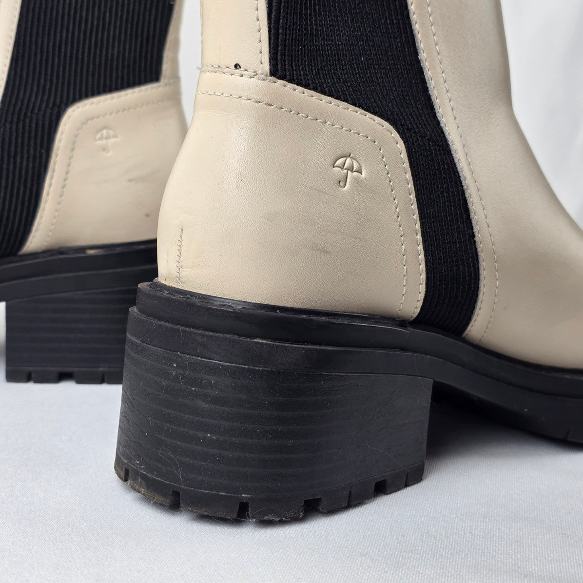 Naturalizer White Leather Lug Ankle Boot Size