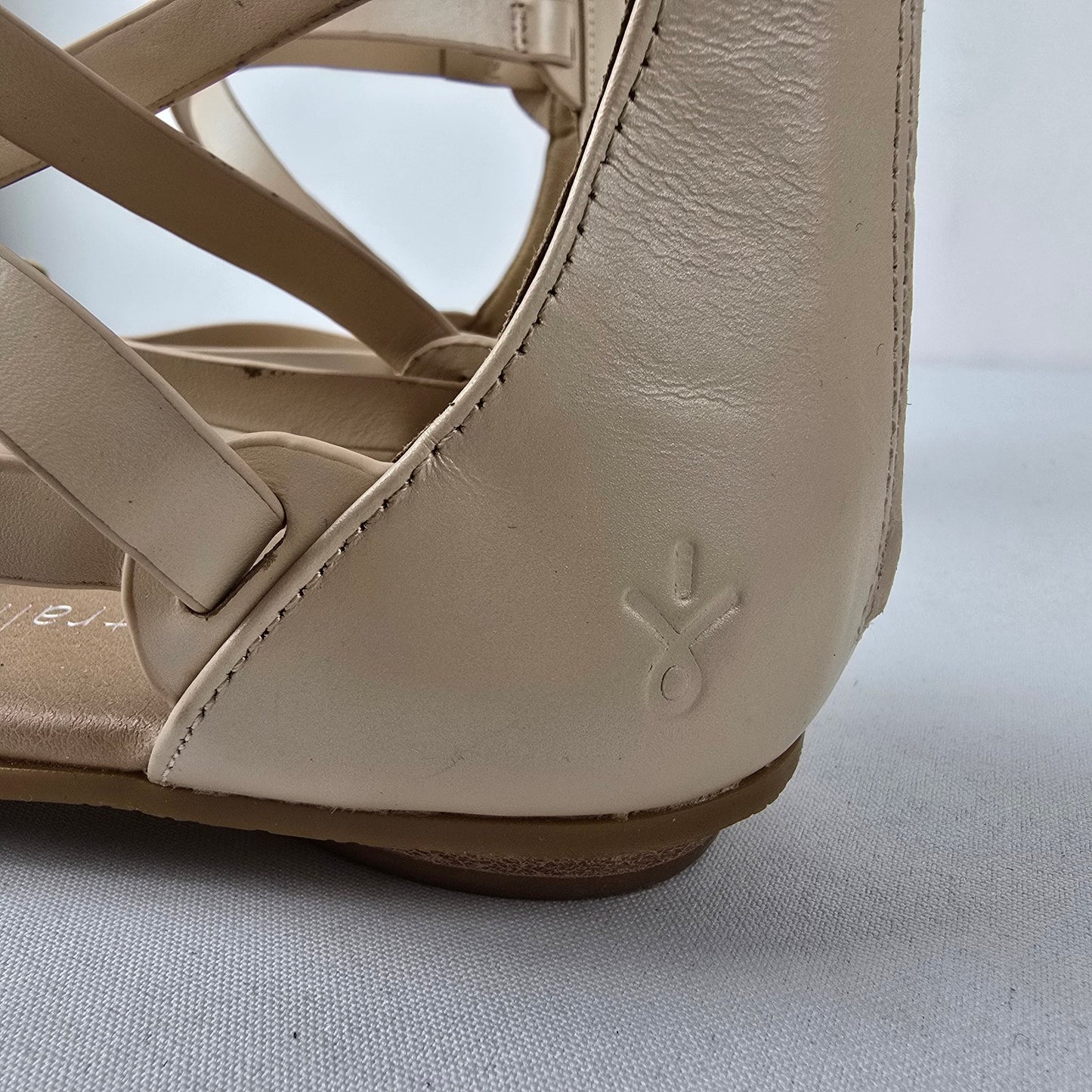 EMU Australia Coda Cream & Gold Leather Flat Sandals Size 8