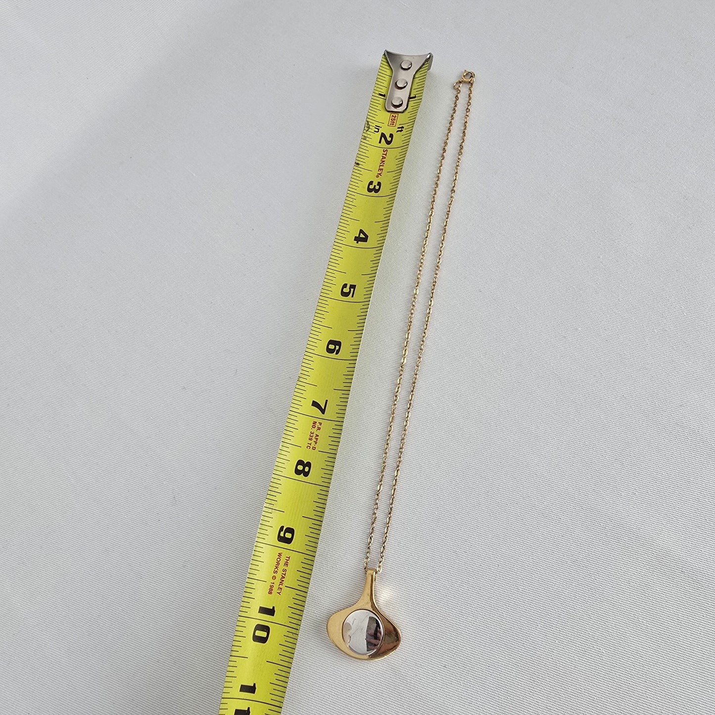 Vintage Avon 70s Teardrop Gold Tone New Dimensions Pendant Necklace