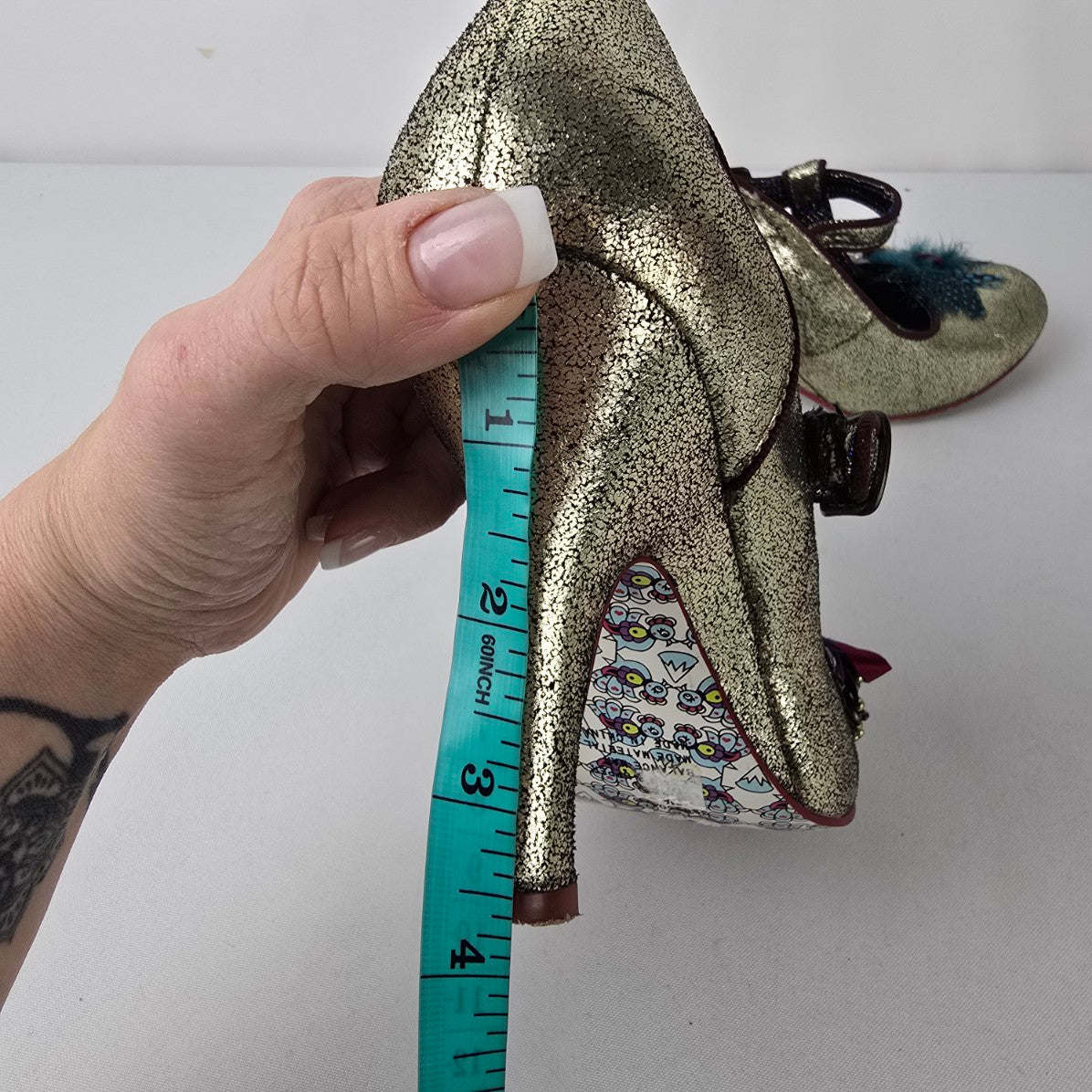 Irregular Choice Style Gold Mary Jane Heels Feather Bow Statement Size 7.5