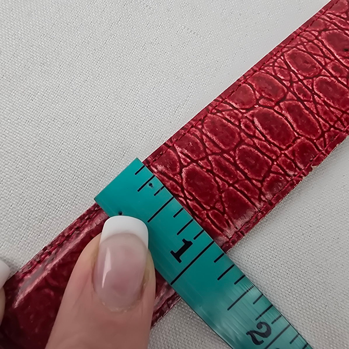 Vintage Red Croc Embossed Leather Belt Size M Gold Buckle Classic Statement Waist