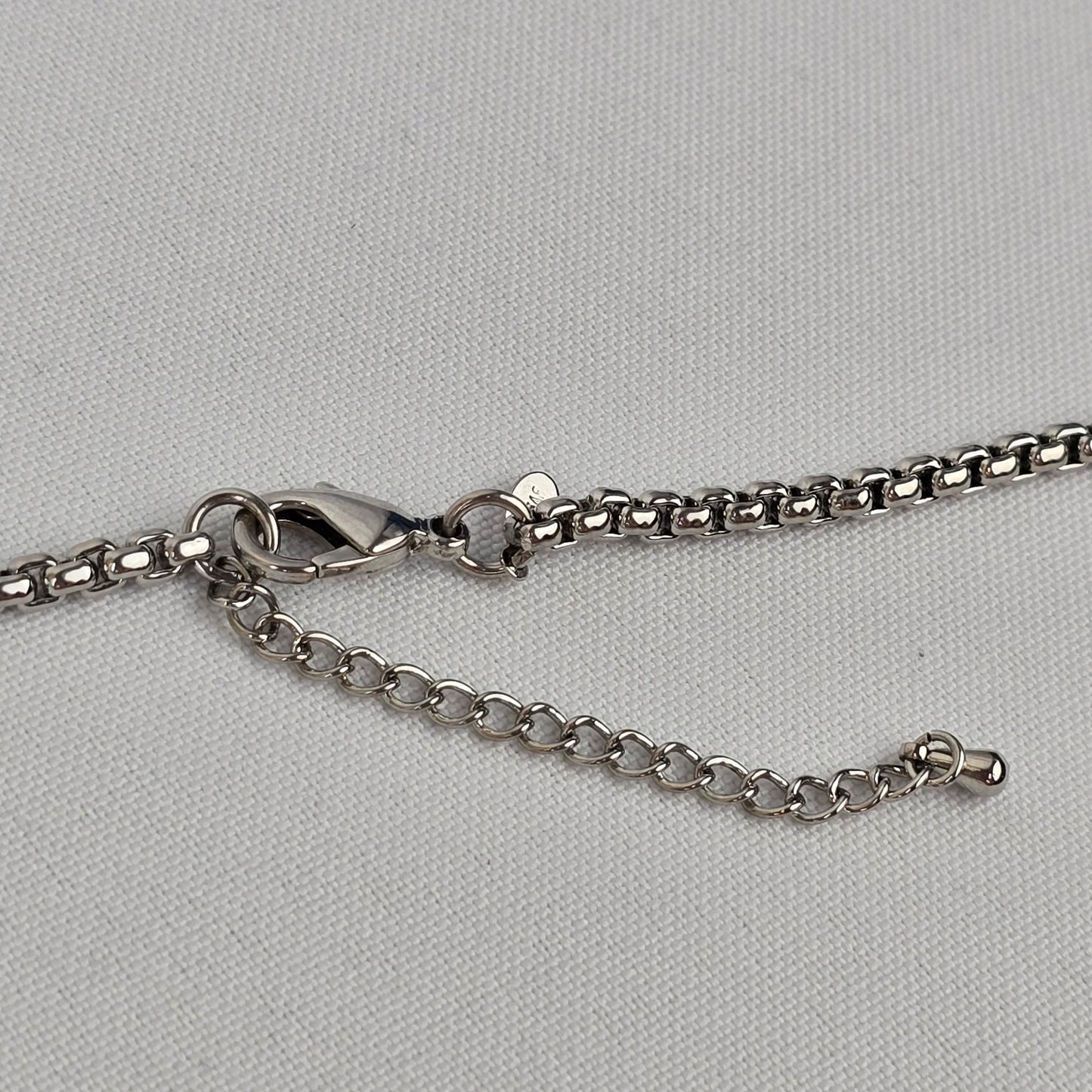 Silver Tone Pendant Chain Necklace