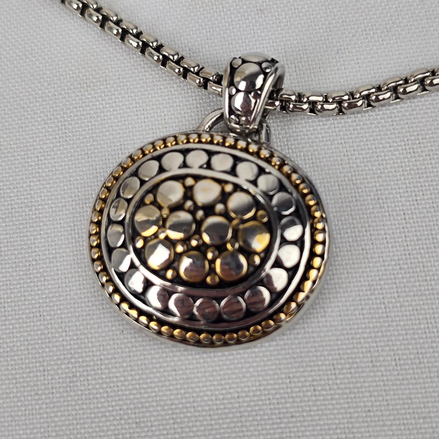Silver Tone Pendant Chain Necklace