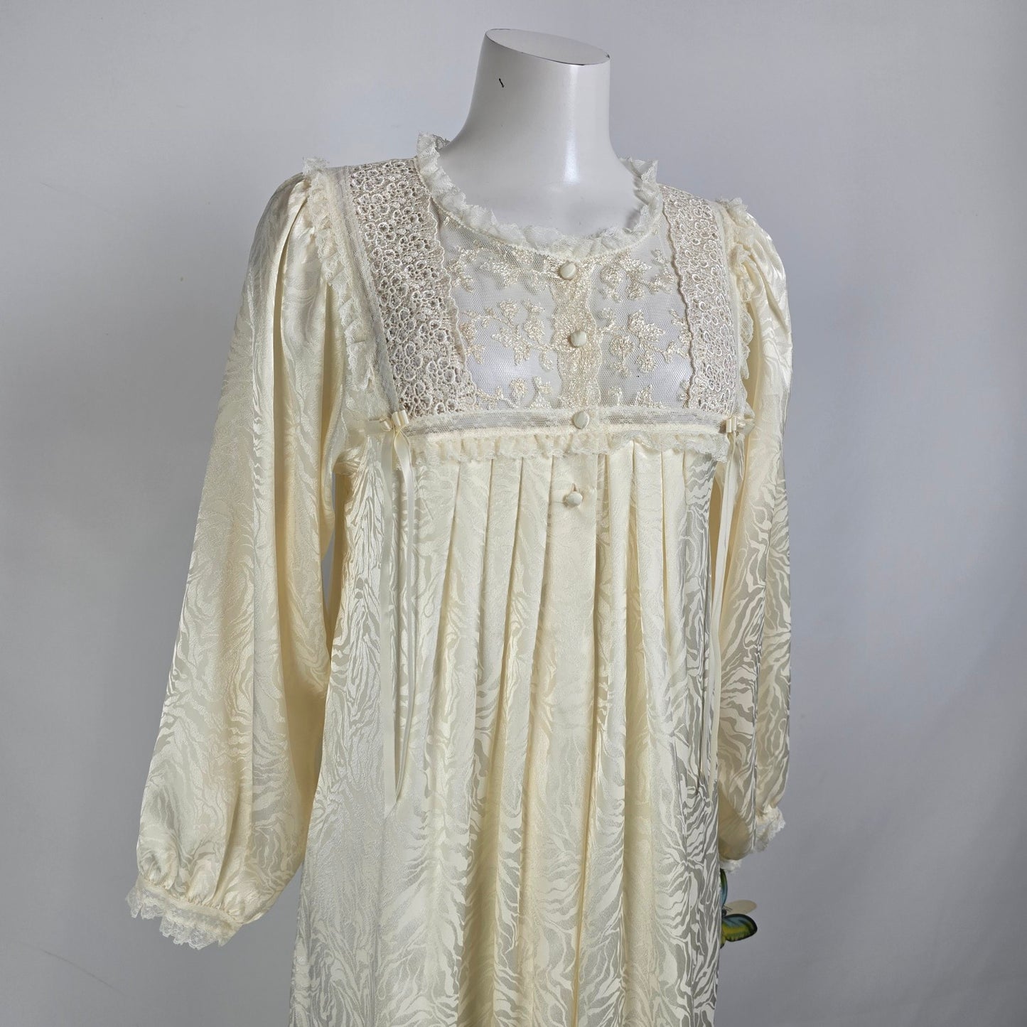 Vintage Clasilk Cream Lingerie Nightgown Dress Size S
