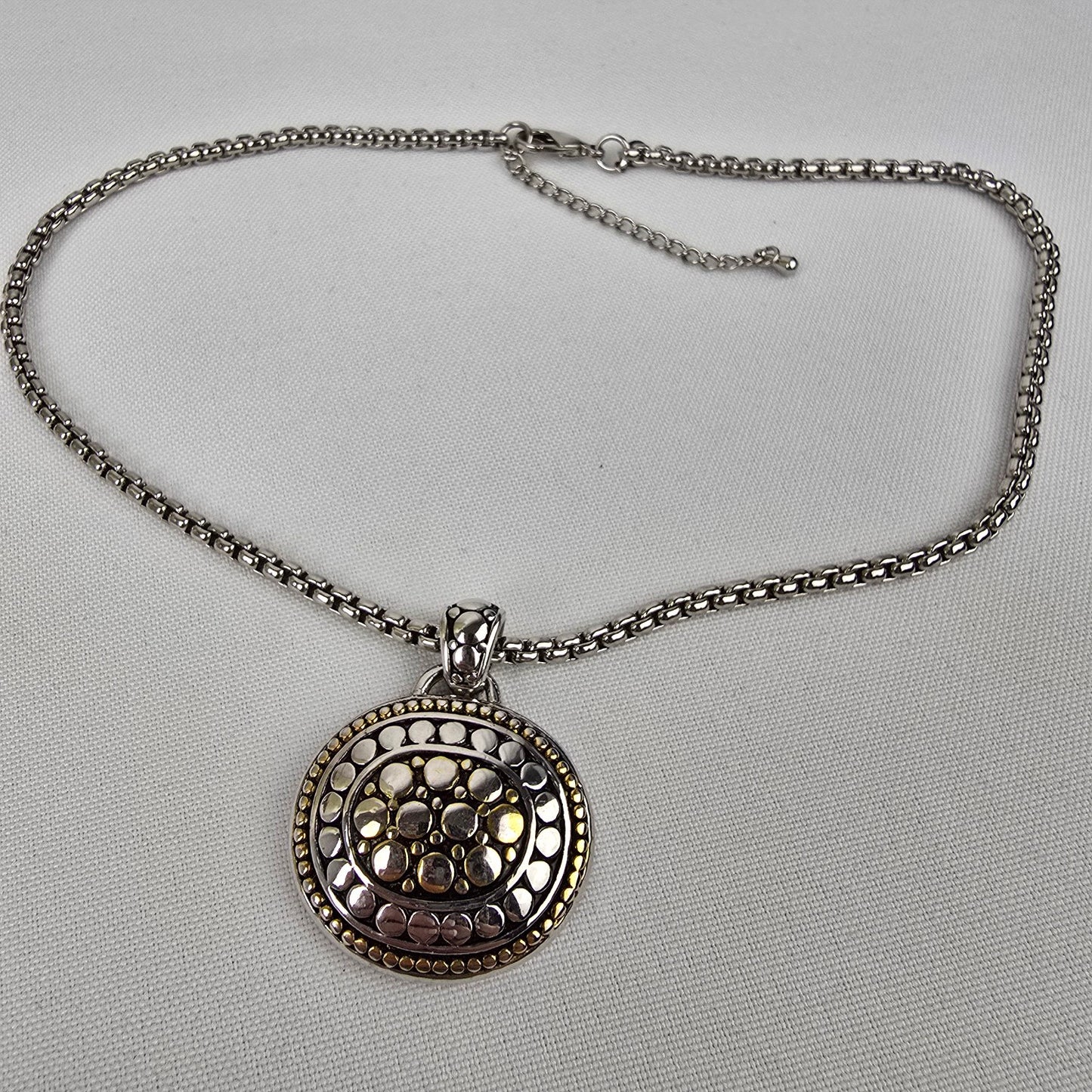 Silver Tone Pendant Chain Necklace