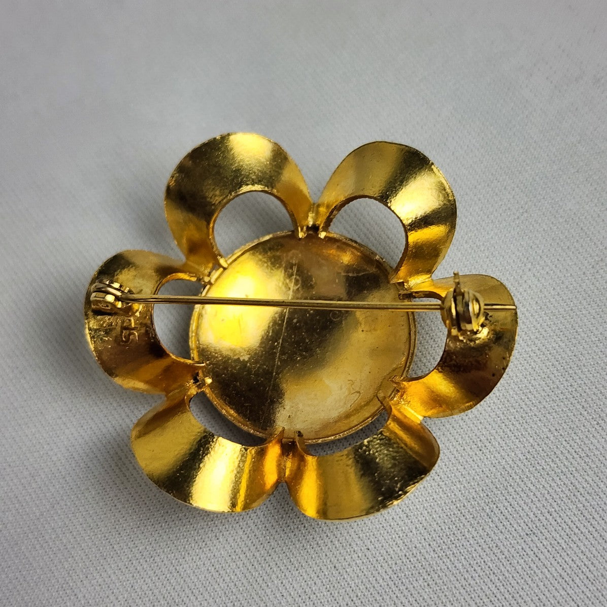 Vintage SP Damascene Black & Gold Flower Brooch