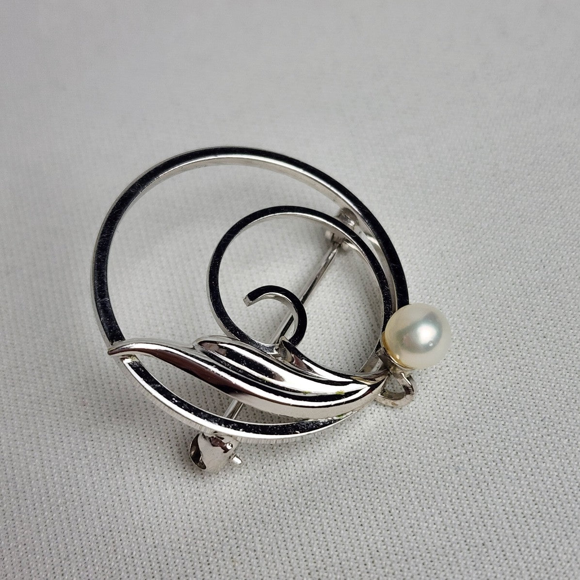 DCE Douglas C Eaton 14kt GF Pearl Silver Tone Brooch
