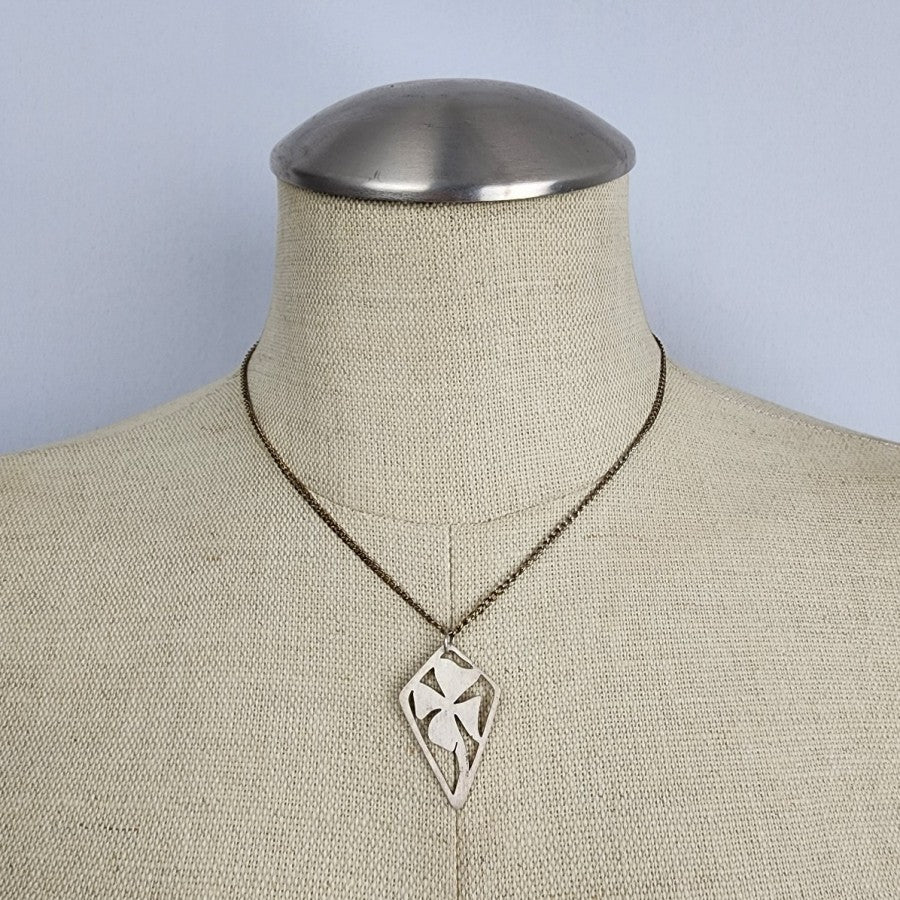 Vintage Floral Pendant Silver Tone Chain Necklace