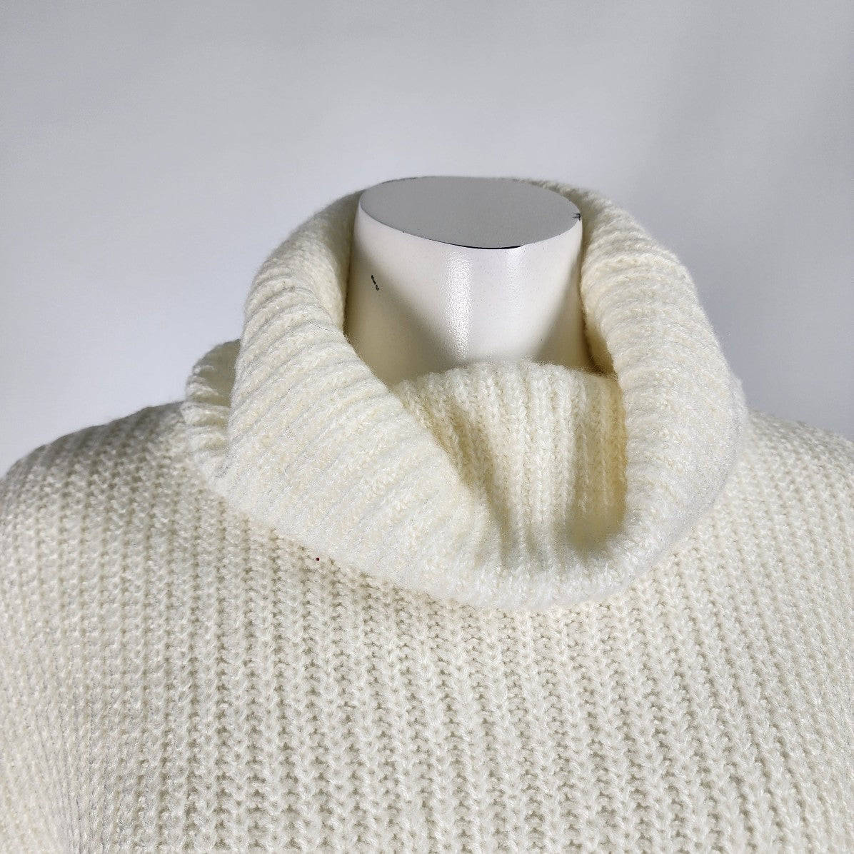 Sweet Rain Cream Knit Turtle Neck Sweater Size S/M