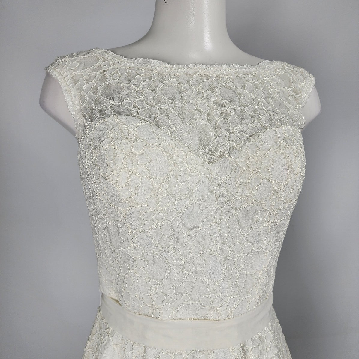 Mori Lee White Lace Fit & Flare Shorty Wedding Gown Size S/M