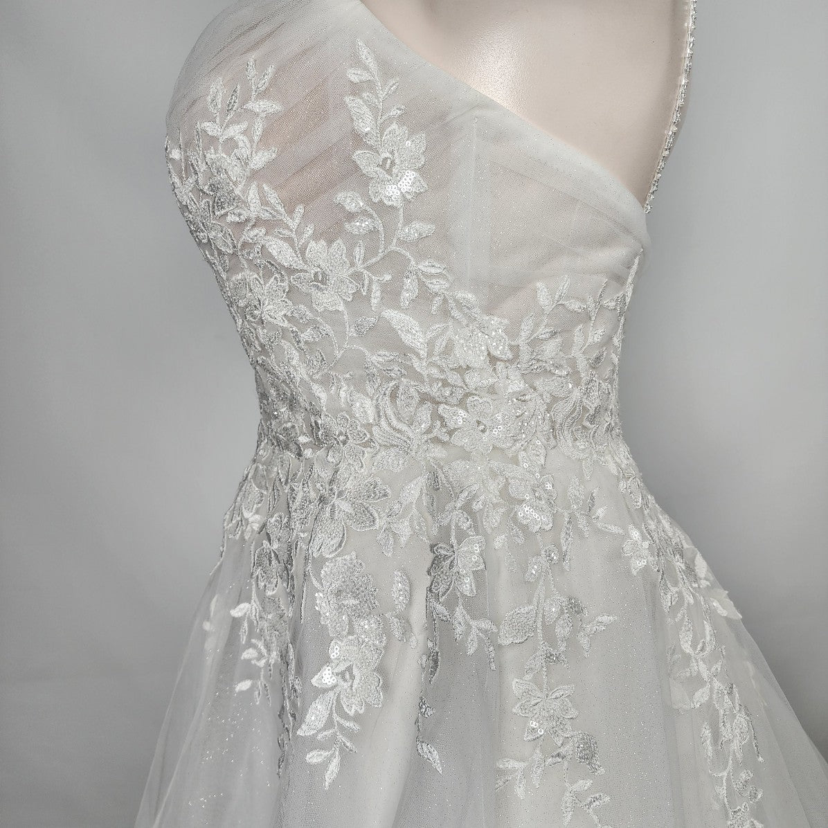 Rebecca Ingram White Lace Beaded Bodice Tulle Wedding Gown Size 18