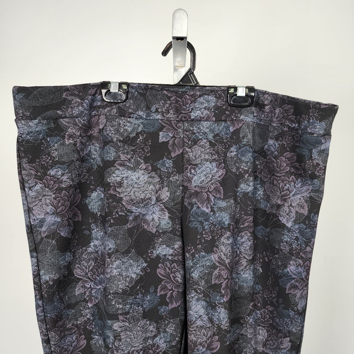 Laura Plus Purple Floral Slim Fit Pants Size 22