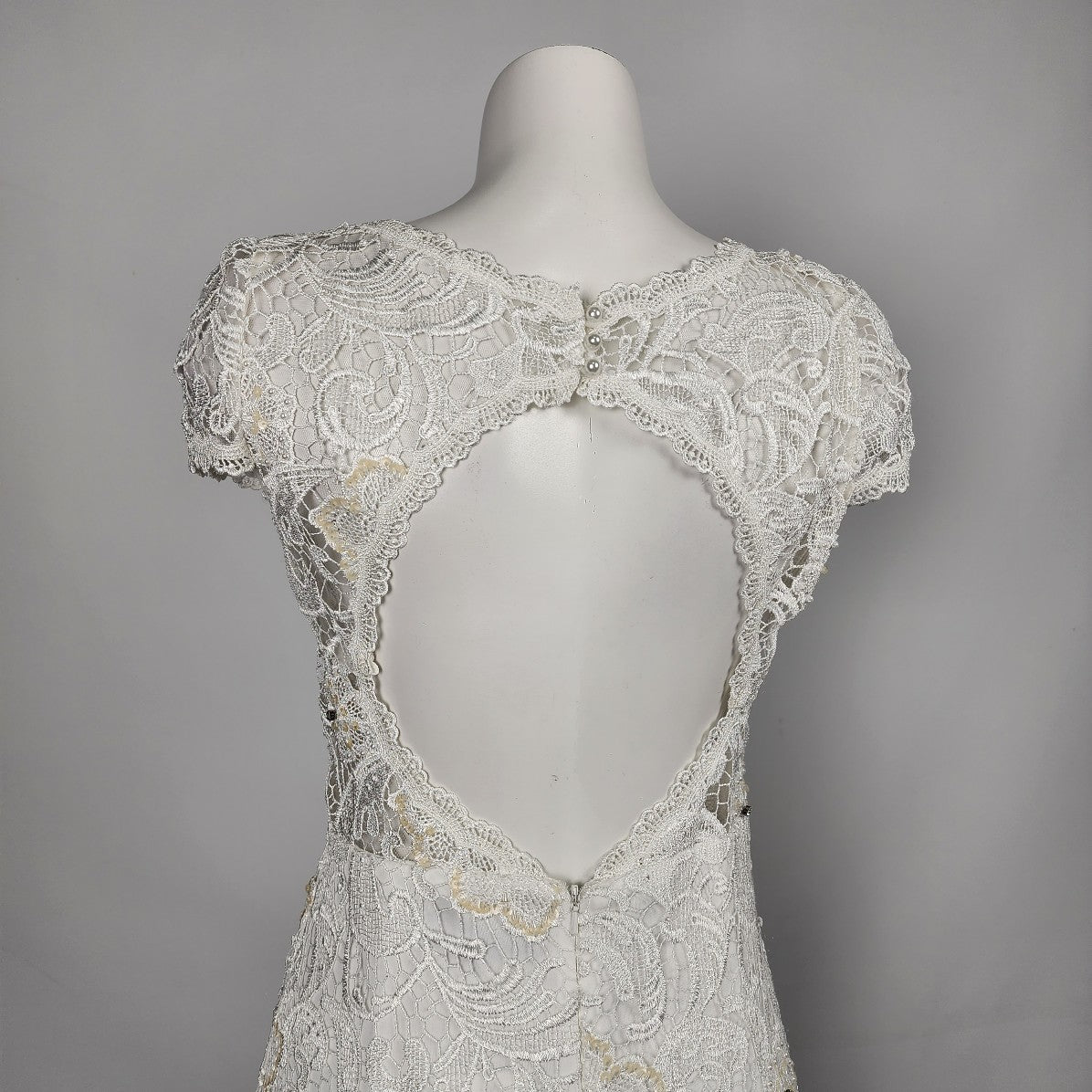Jadore Evening White Flower Lace Beaded Wedding Gown Size S/M