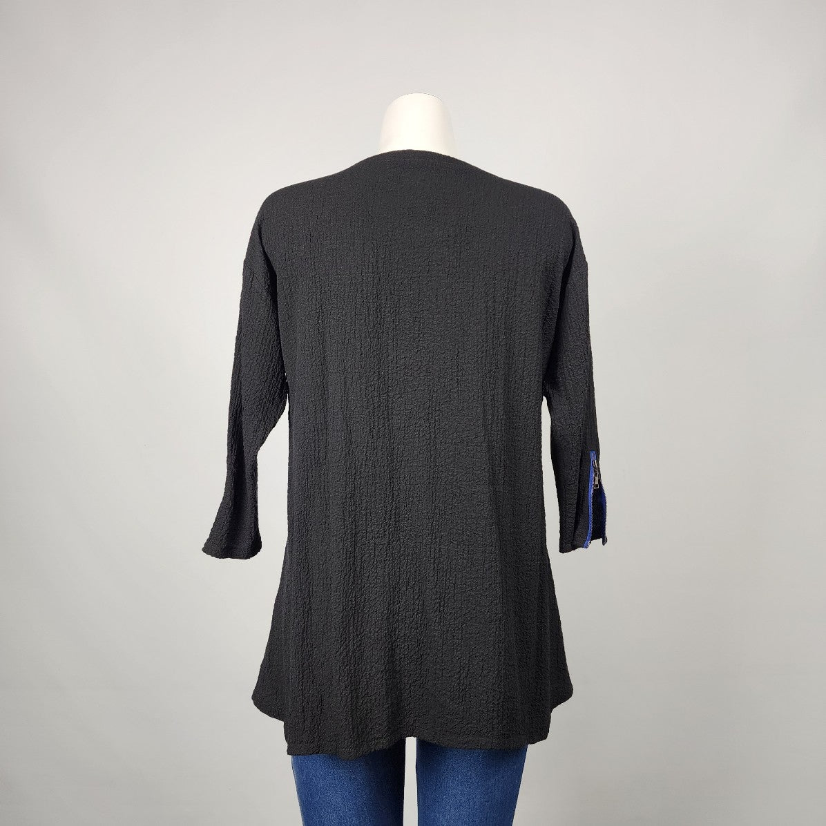 IC by Connie K Black w/ Zip Design Top Size S/M
