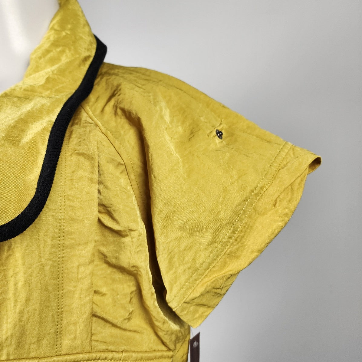 Design Today's Yellow & Black Short Sleeve Zip Up Jacket Size L