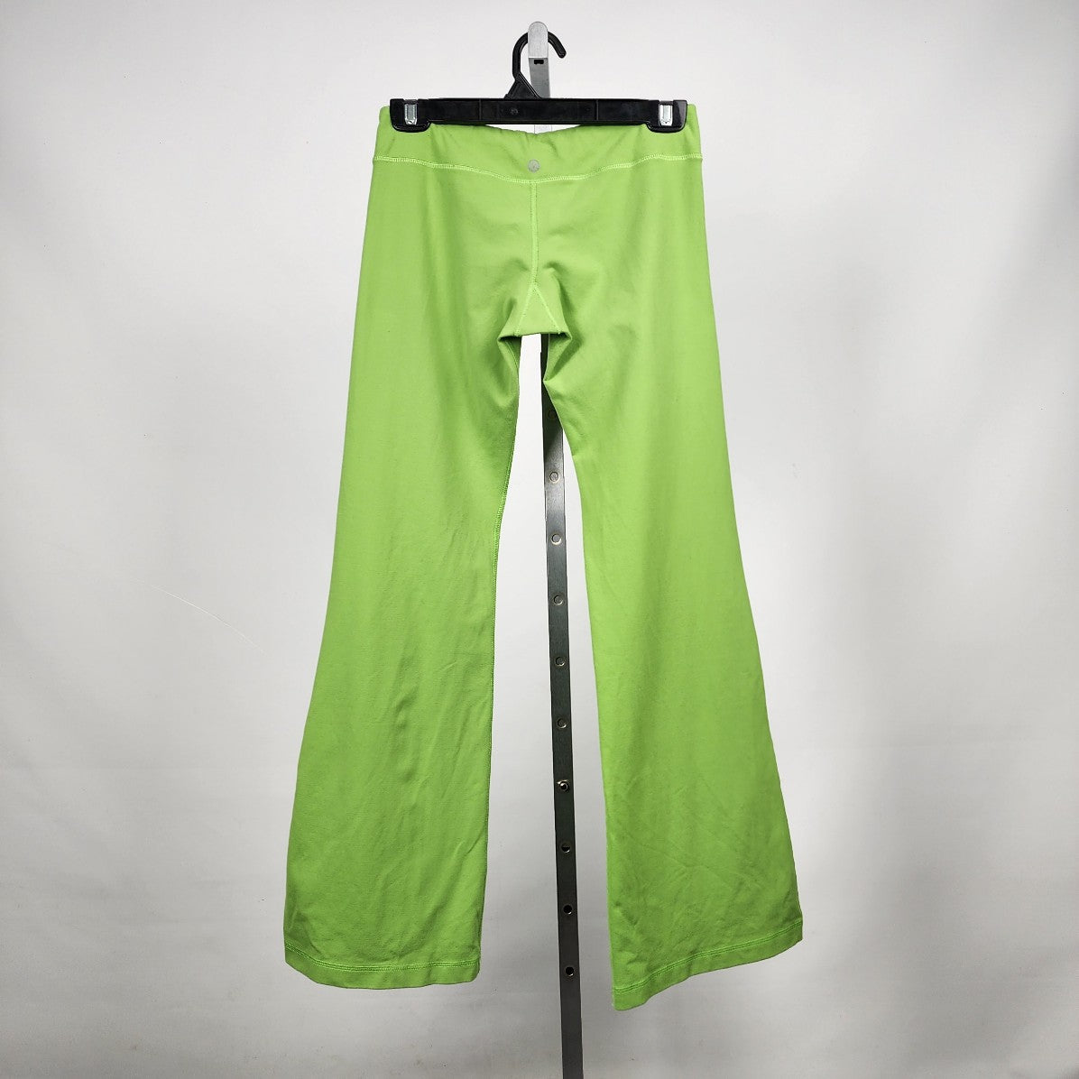 Vintage Lululemon Green Wide Leg Leggings Size 6 – DYL Fashions