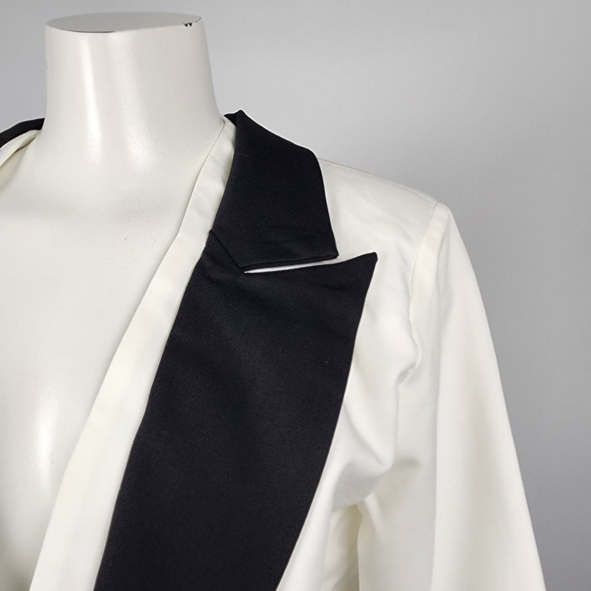 Kate Hewko White & Black Collar Blazer Size S/M