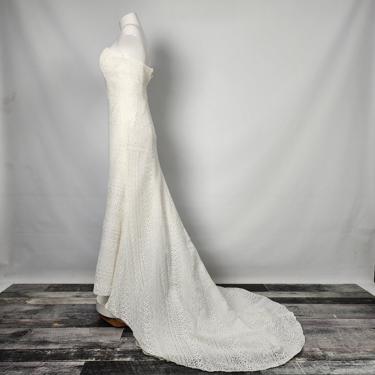 Symphony Of Venus Ivory Lace Wedding Gown Size S