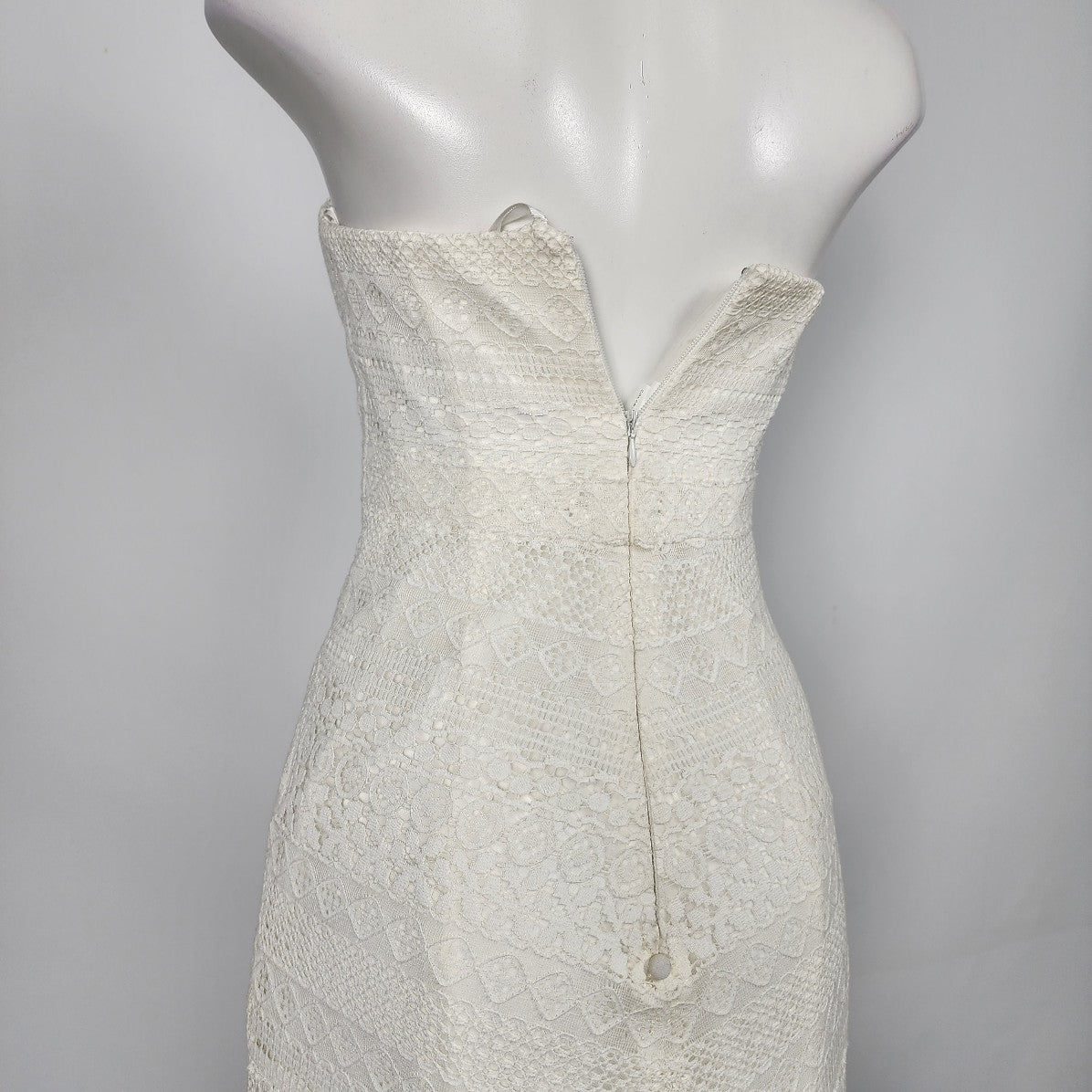 Symphony Of Venus Ivory Lace Wedding Gown Size S