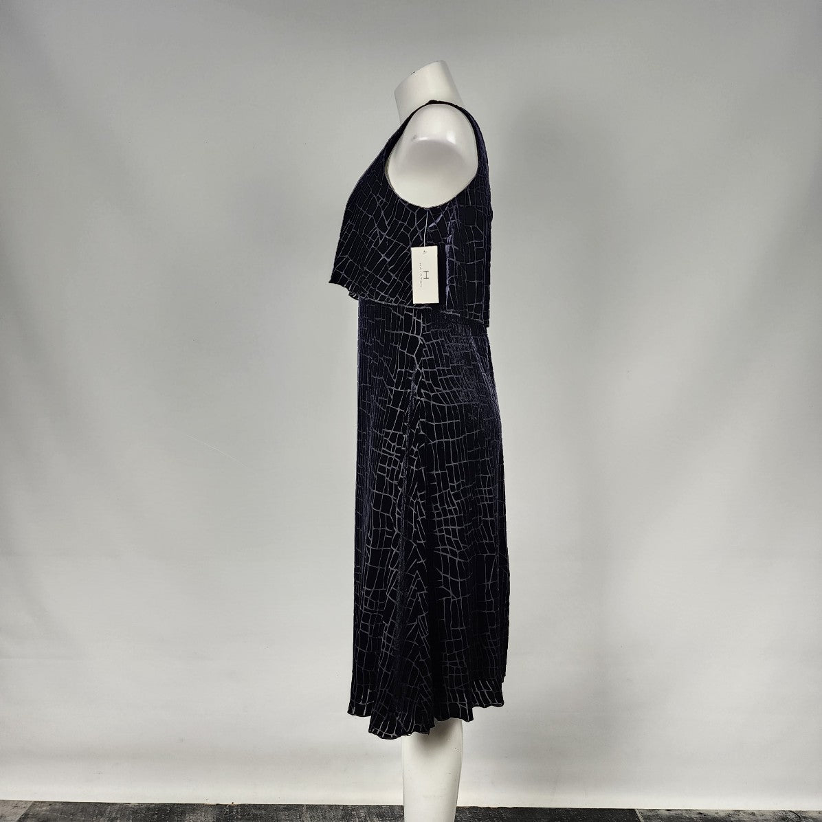 Halston Black Textured Velvet Sleeveless Dress Size 4