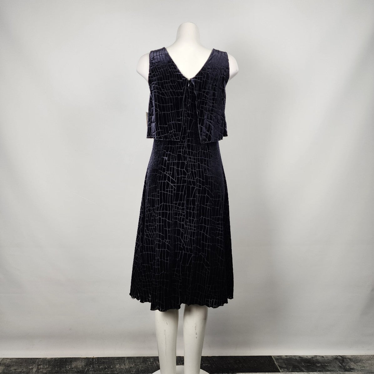 Halston Black Textured Velvet Sleeveless Dress Size 4