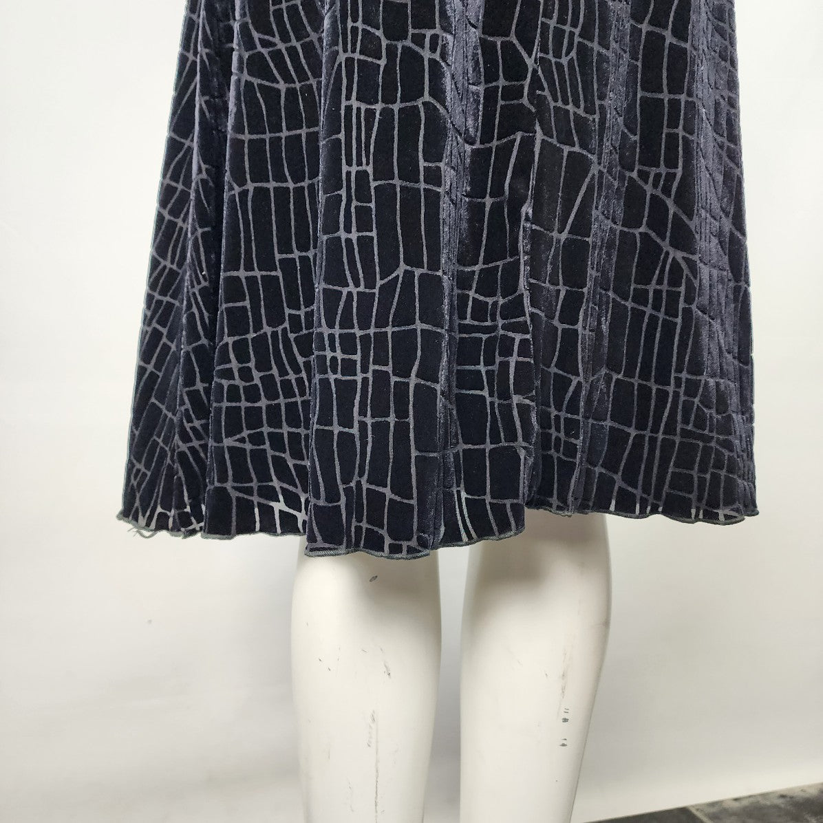Halston Black Textured Velvet Sleeveless Dress Size 4