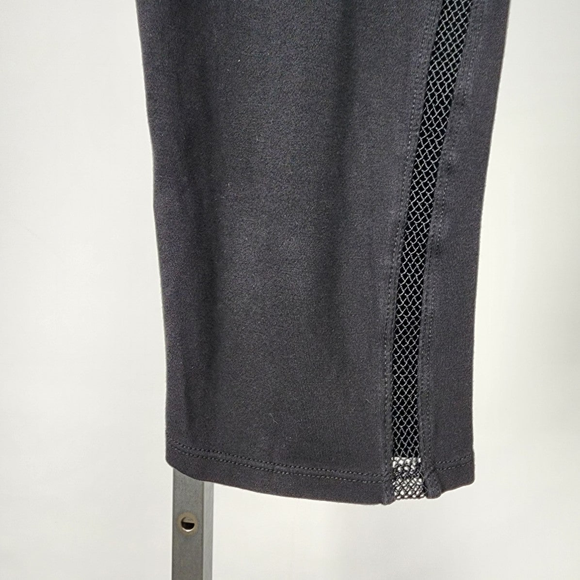 Betsey Johnson Performance Black Netted Detail Capri Active Pants Size XL