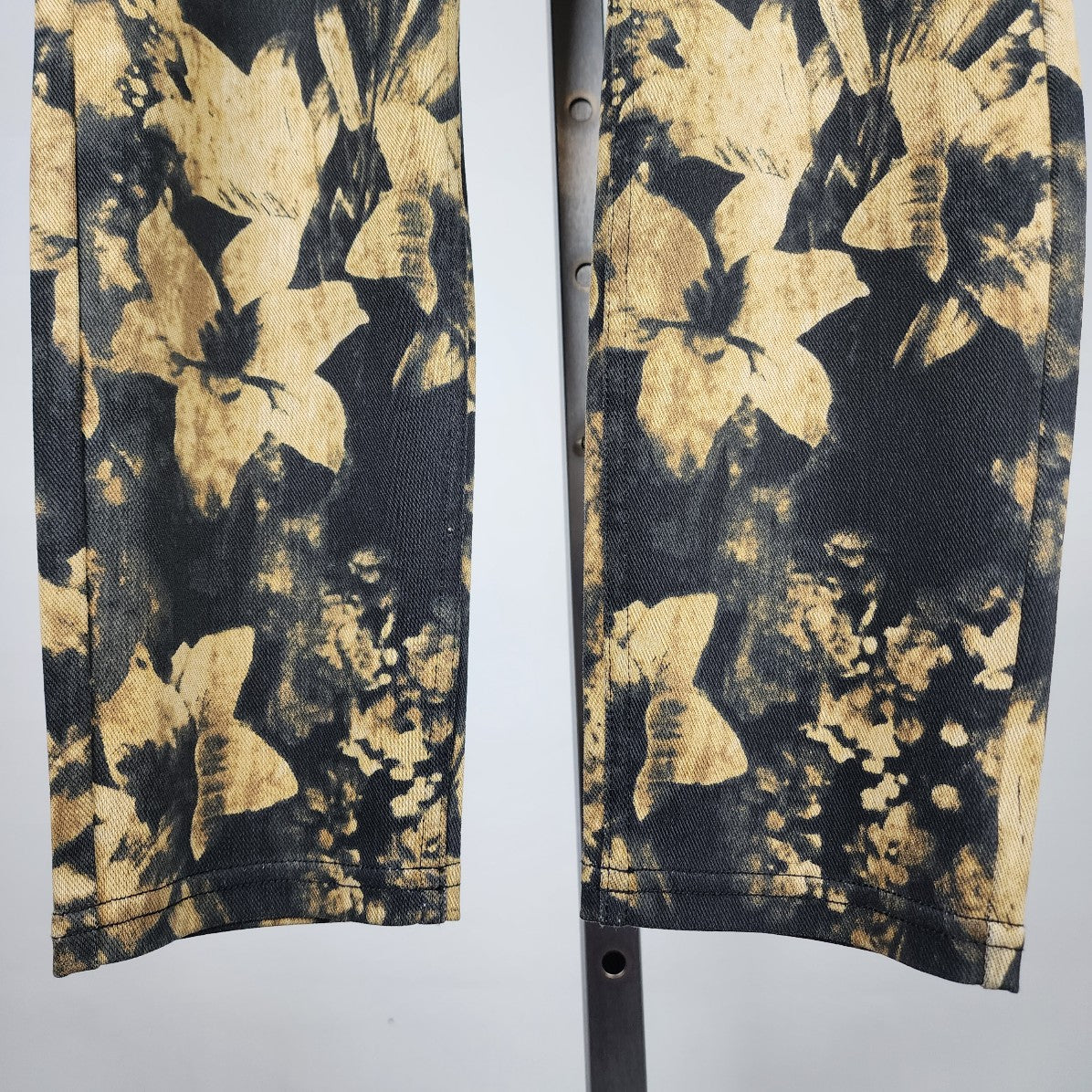 Hue Black & Yellow Flower Print Skinny Pants Size S