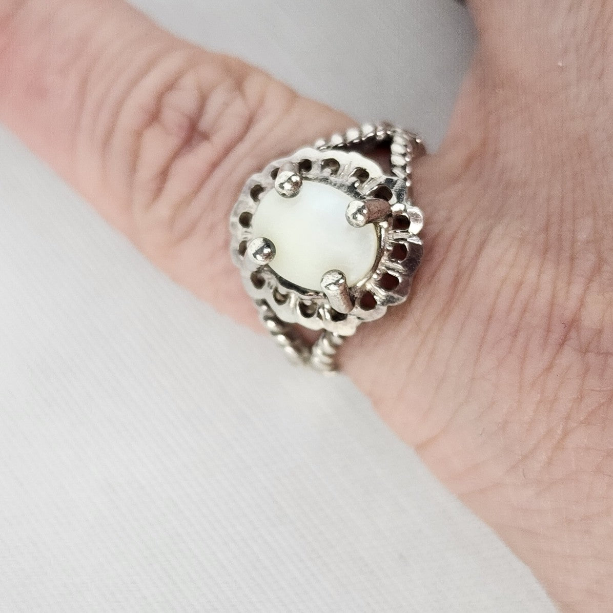 925 Sterling Silver White Stone Ring Size 4.5