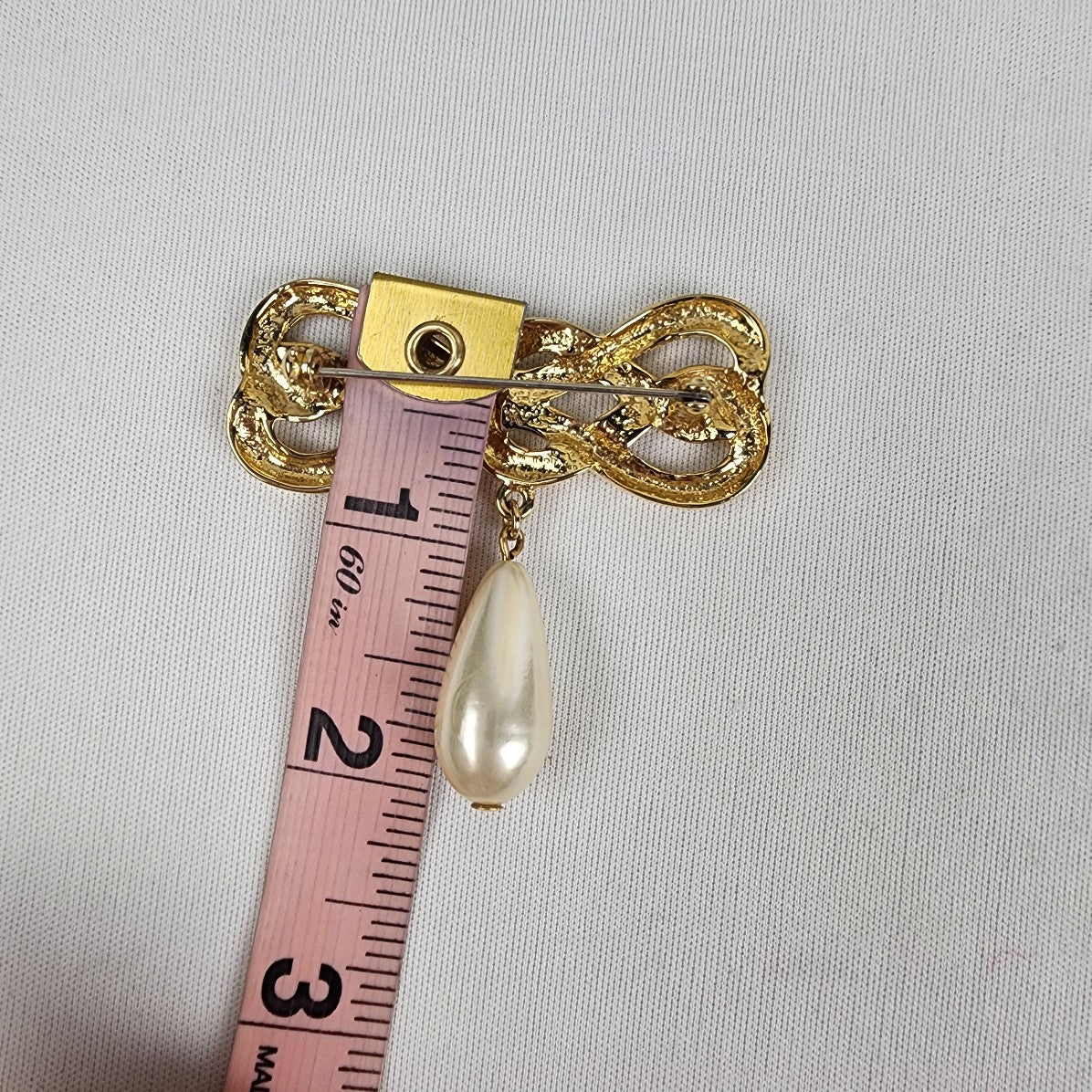Vintage Gold Bow White Tear Drop Faux Pearl Brooch