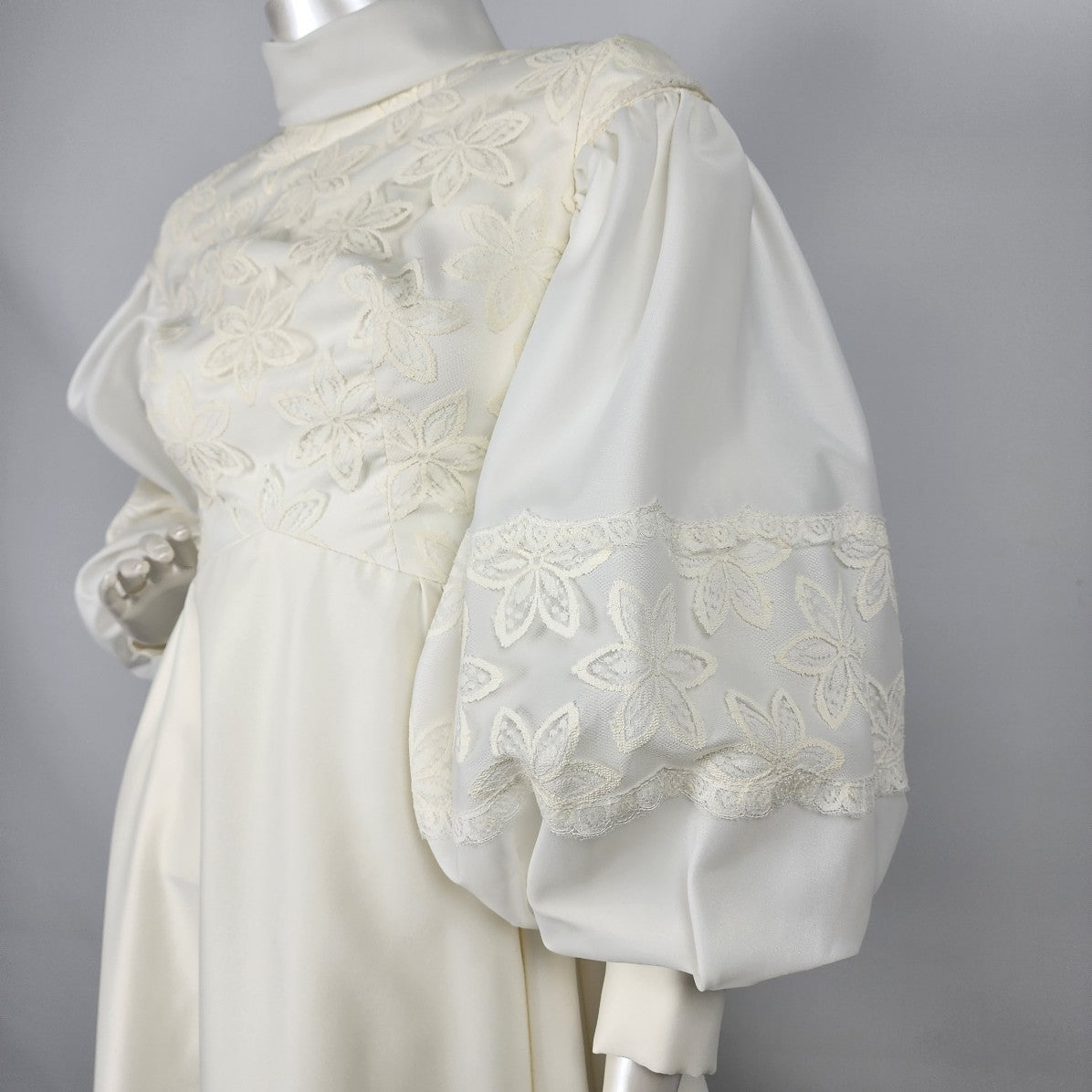 Vintage Cream Flower Detail Puff Sleeve Wedding Dress Size XS/S