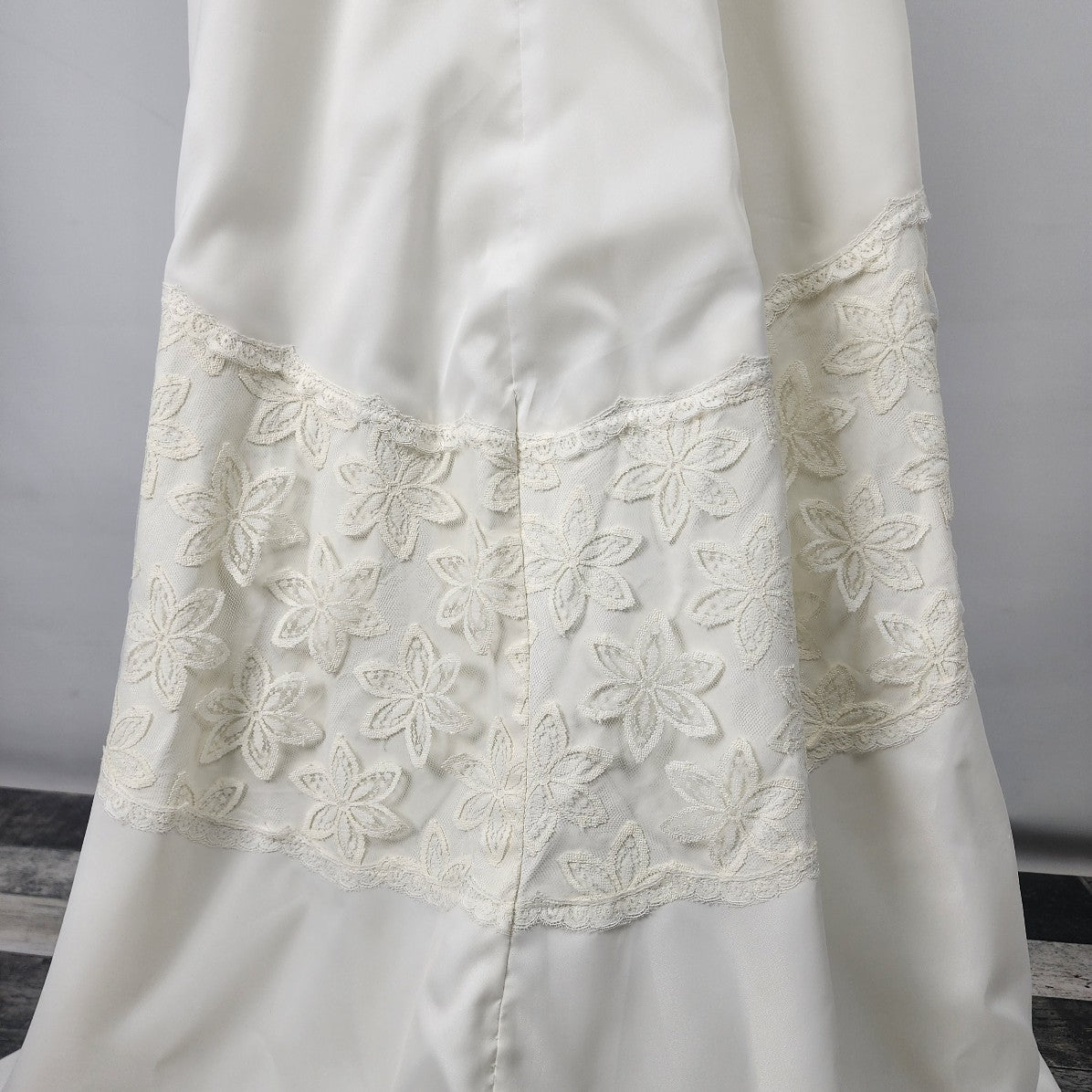 Vintage Cream Flower Detail Puff Sleeve Wedding Dress Size XS/S