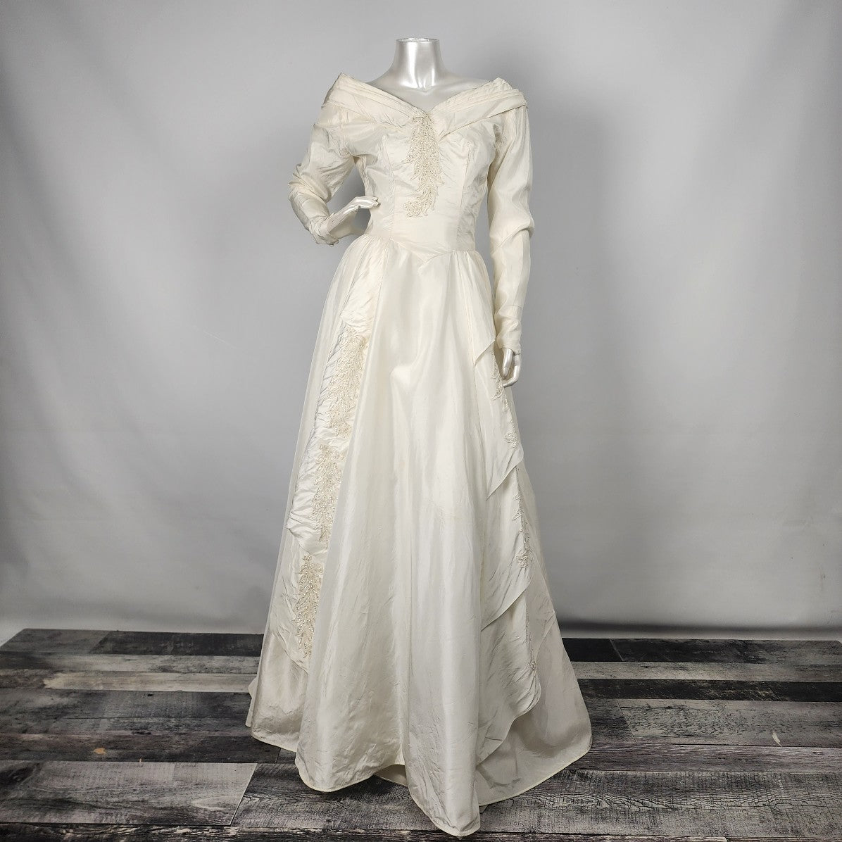 Vintage Cream Sequined Floral Detail Drop Shoulder Wedding Dress Size XS/S