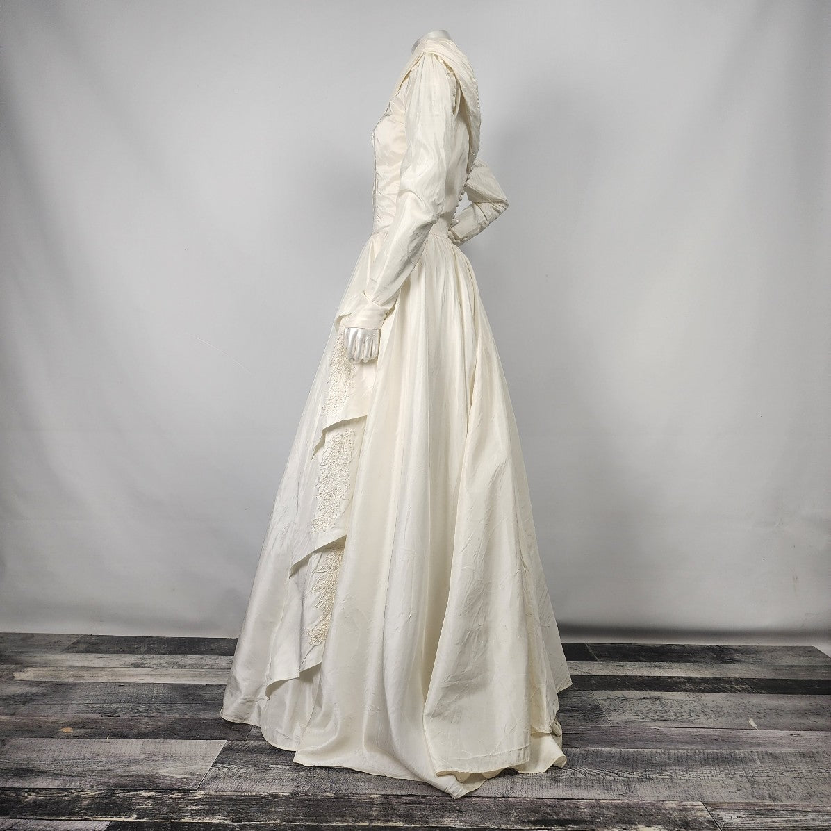 Vintage Cream Sequined Floral Detail Drop Shoulder Wedding Dress Size XS/S