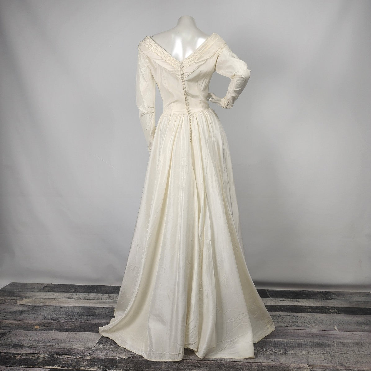 Vintage Cream Sequined Floral Detail Drop Shoulder Wedding Dress Size XS/S