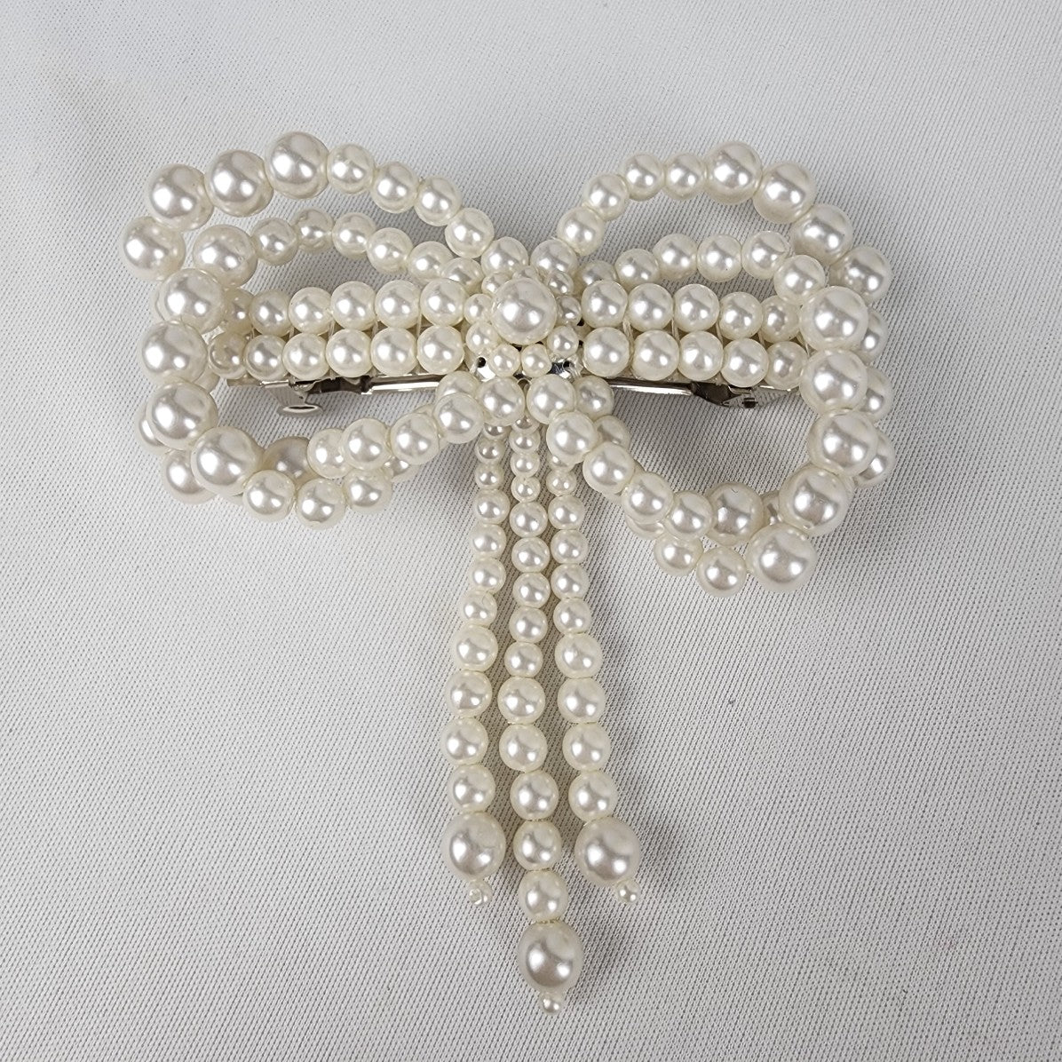 Vintage White Faux Pearl Bow Hair Clip