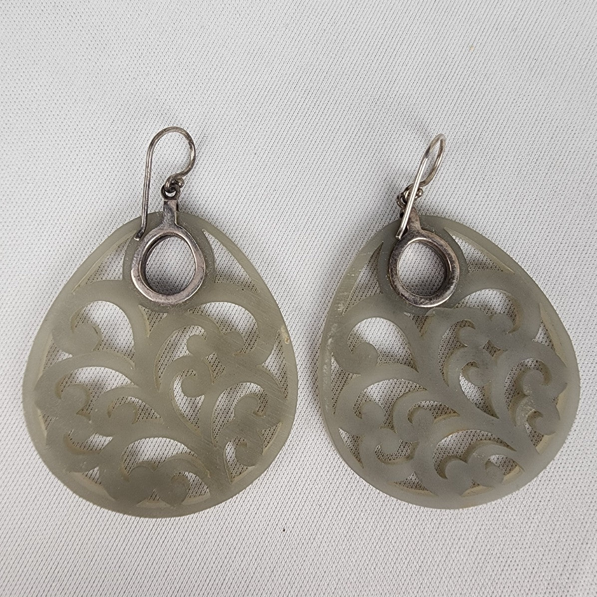 Silpada 925 Sterling Silver Carved Resin Drop Hook Earrings