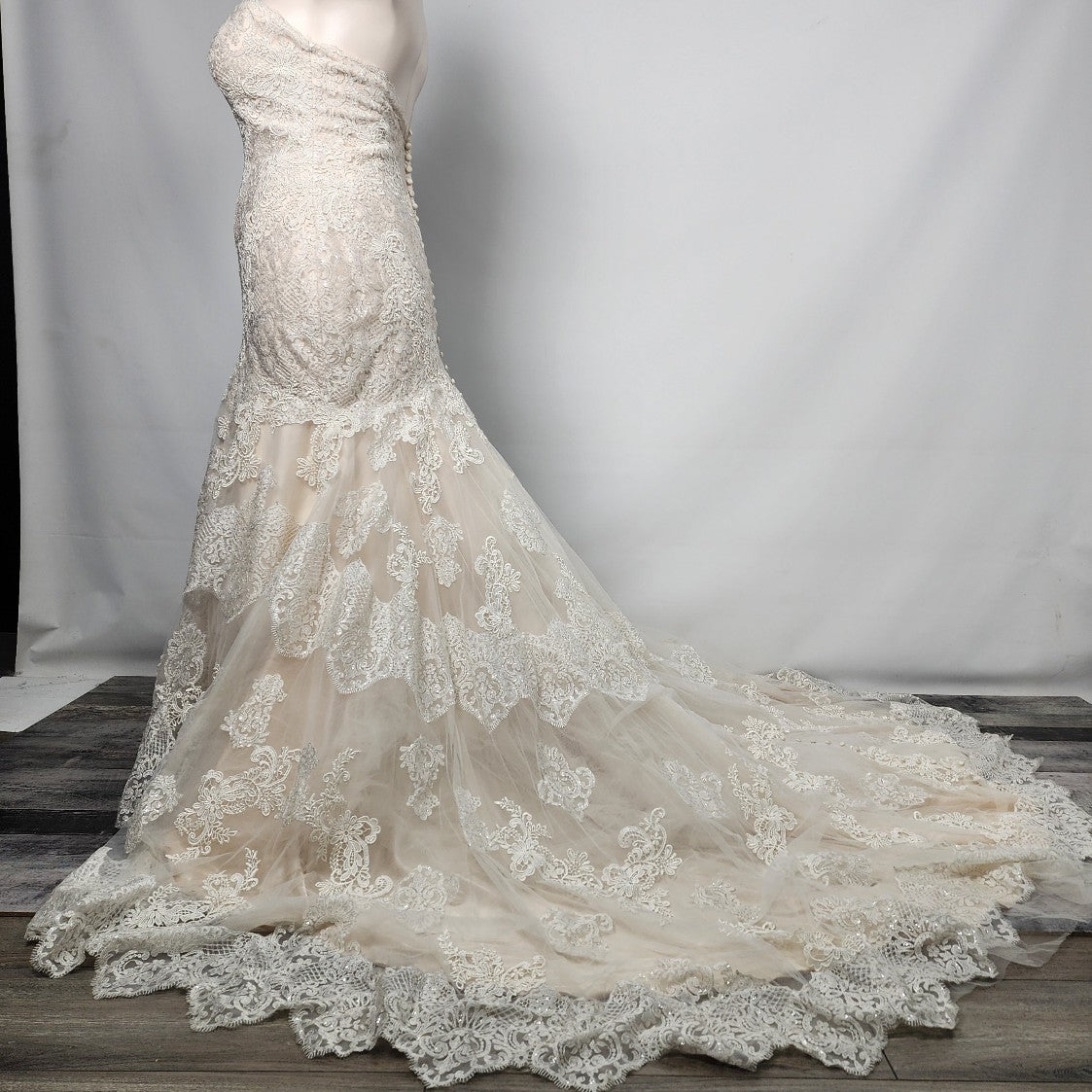 Allure Bridals 9407 Ivory Lace Mermaid Wedding Gown Size 1x-2x