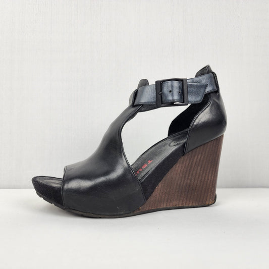 Tsubo Black Leather Wedge Platform Sandals Size 7