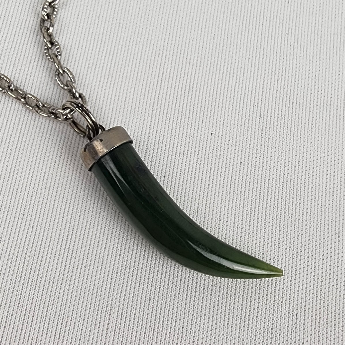 Vintage Silver Tone Green Natural Stone Horn Pendant Necklace