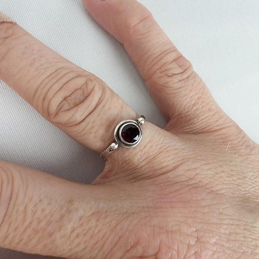 925 Sterling Silver Red Garnet Ring Size 7