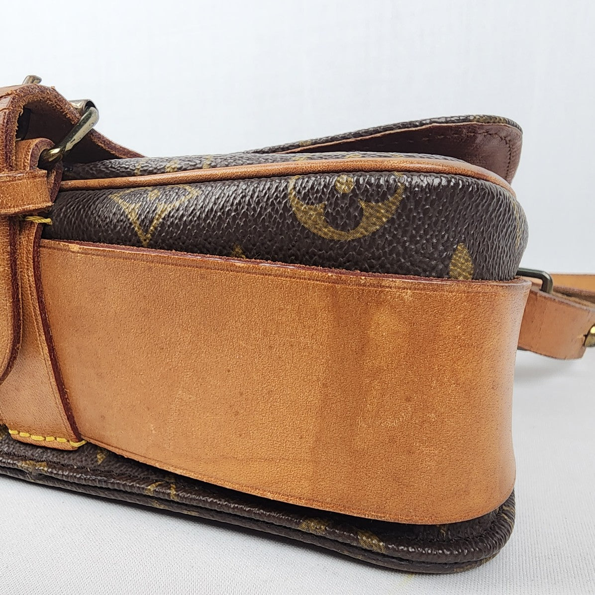 Louis Vuitton Cartouchiere MM Monogram Canvas Leather Strap Messenger Purse